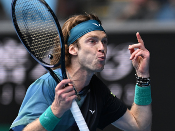 她出现了几 她出现了几