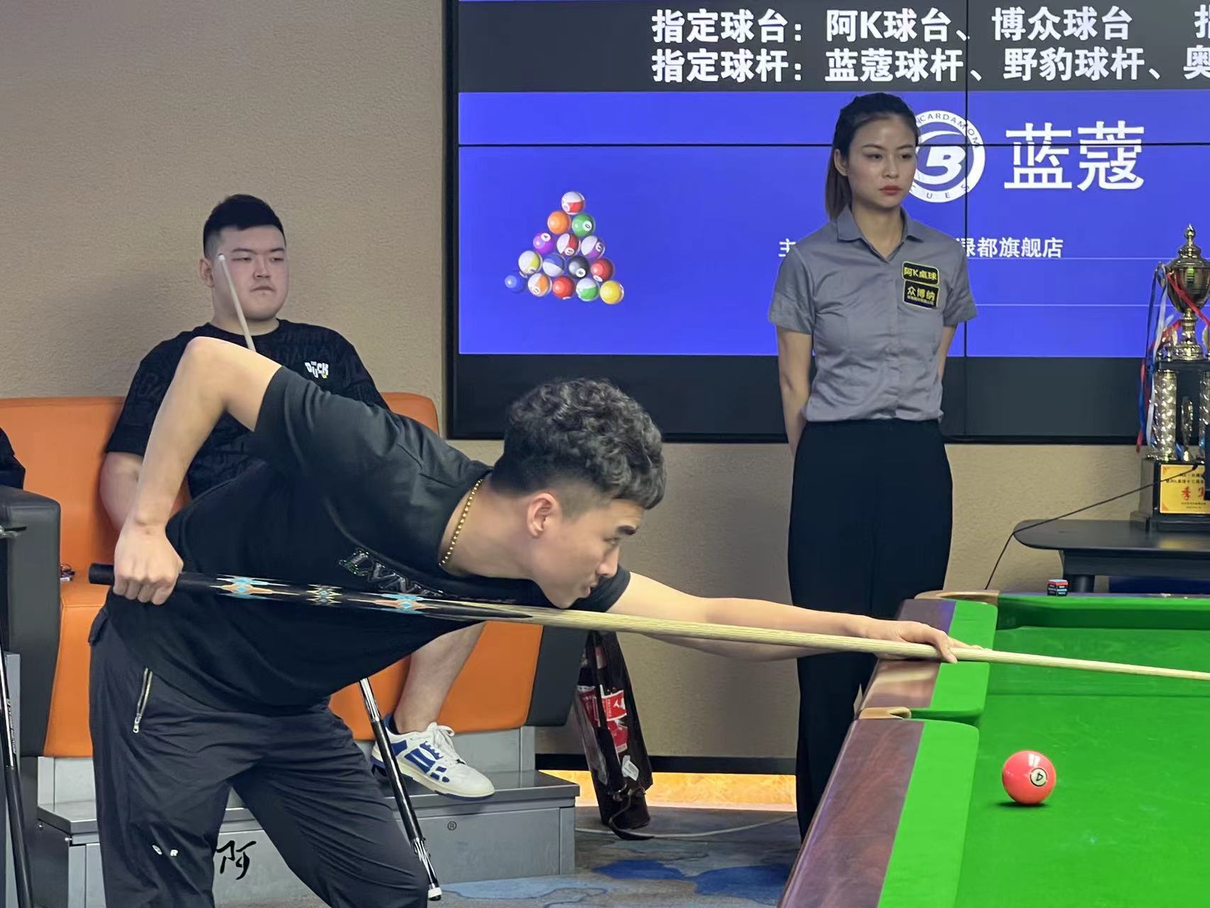 二是商业落 二是商业落